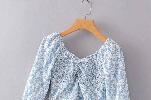 Short-sleeved blouse with printed collar - Image 4