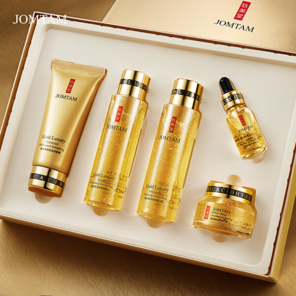 Moisturizing And Refreshing Skin Care Set - Image 4